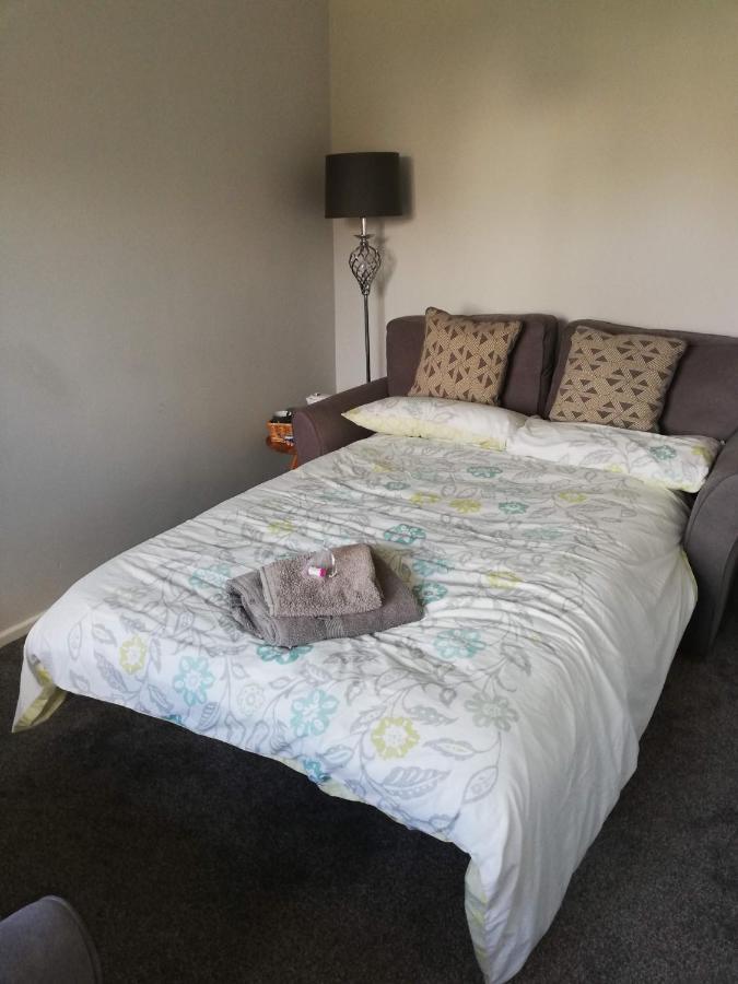 Little Cosy Cwtsh Hotel Pontyclun Eksteriør billede